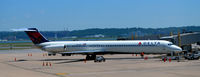 N916DE @ KDCA - Gate 19 DCA - by Ronald Barker