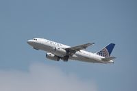 N832UA @ KLAX - Airbus A319