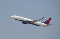 N3744F @ KLAX - Boeing 737-800