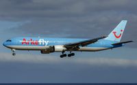 PH-AHQ @ GCRR - on final at Arrecife - by Friedrich Becker