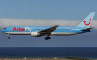 PH-AHQ @ GCRR - on final at Arrecife - by Friedrich Becker