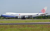 B-18706 @ ELLX - decelerating after touchdown - by Friedrich Becker