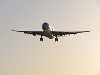 PH-AOC @ TNCB - Coming in for landing on Flamingo Airport Bonaire