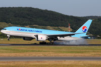 HL8226 @ VIE - Korean Air Cargo