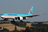 HL8226 @ VIE - Korean Air Cargo
