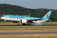 HL8226 @ VIE - Korean Air Cargo