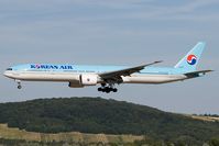 HL8209 @ LOWW - Korean Air 777-300 - by Andy Graf - VAP