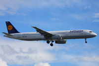 D-AISD @ EGLL - Lufthansa - by Chris Hall