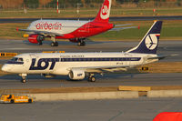 SP-LIA @ VIE - LOT - Polish Airlines