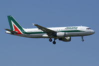 EI-IKL @ VIE - Alitalia Airbus A320 - by Thomas Ramgraber