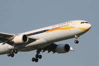 VT-JWR @ EBBR - Arrival of flight 9W227 to RWY 02