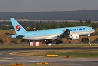 HL8252 @ LOWW - Korean Air B777 - by Thomas Ranner