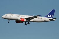 OY-KAL @ EBBR - Flight SK593 is descending to RWY 20