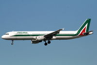 I-BIXS @ EBBR - Flight AZ156 is descending to RWY 20