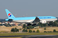 HL8226 @ VIE - Korean Air Cargo - by Chris Jilli