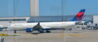 N818NW @ KDTW - Taxi Detroit - by Ronald Barker