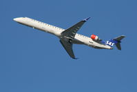 OY-KFI @ EBBR - Flight SK1592 is climbing from RWY 25R