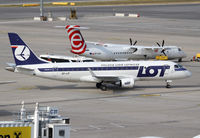 SP-LIF @ LOWW - LOT Emb175 - by Thomas Ranner