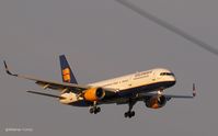 TF-LLX @ KJFK - Seconds before landing on L22, JFK