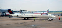 N928DL @ KDCA - Pushback from gate 15 National - by Ronald Barker