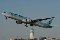 HL8210 @ LOWW - Korean Air Boeing 777-300 - by Dietmar Schreiber - VAP