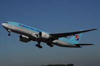 HL8251 @ LOWW - Korean Air Boeing 777-200 - by Dietmar Schreiber - VAP