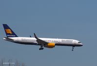 TF-FIP @ KJFK - Final approach to JFK