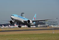 HL8251 @ LOWW - Korean Air Boeing 777-200 - by Dietmar Schreiber - VAP