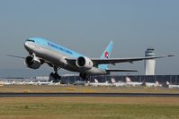 HL8251 @ LOWW - Korean Air Boeing 777-200 - by Dietmar Schreiber - VAP