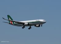 EI-EJK @ KJFK - Final approach to JFK - by gbmax