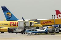 D-EJSH @ EDDP - Robin and the big guys.... - by Holger Zengler
