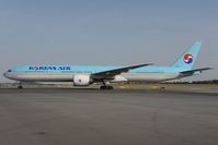 HL8210 @ LOWW - Korean Air Boeing 777-300 - by Dietmar Schreiber - VAP