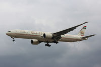 A6-ETC @ CYYZ - 2005 Boeing 777-3FXER of the Etihad Airway based in  Abu Dhabi, United Arab Emirates landing on rwy 05 at Toronto Int'l Airport