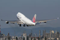 B-18201 @ VIE - China Airlines
