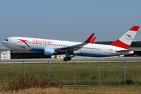 OE-LAE @ VIE - Austrian Airlines - by Chris Jilli