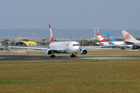 OE-LAW @ VIE - Austrian Airlines - by Chris Jilli