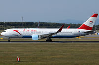 OE-LAT @ VIE - Austrian Airlines - by Chris Jilli