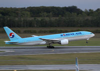 HL7764 @ LOWW - Korean Air Boeing 777
