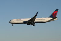 N1201P @ EBBR - Arrival of flight DL140 to RWY 25L
