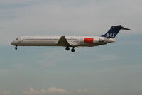 LN-ROX @ EBBR - Arrival of flight SK593 to RWY 25L