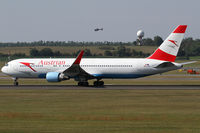 OE-LAW @ VIE - Austrian Airlines