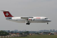 HB-IXQ @ EBBR - Flight LX780 is descending to RWY 02