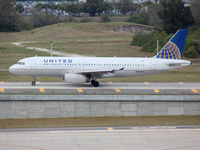 N464UA @ KTPA - This 2000 Airbus A320-232 heads for rwy 18R at Tampa Int'l Airport