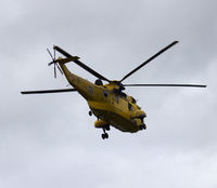 XZ598 @ EGOV - Sea King HAR.3 Coded N, C Flight 22 Sqn, Overflying  the viewing area at RAF Valley Anglesey.