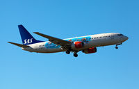 LN-RCY @ EKCH - Copenhagen Kastrup 27.9.13 with Disney
advertising for Planes picture - by leo larsen