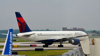 N612DL @ KATL - Taxi Atlanta - by Ronald Barker