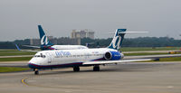 N925AT @ KATL - Taxi to park Atlanta - by Ronald Barker