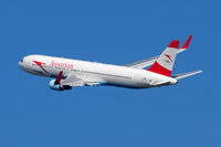 OE-LAZ @ VIE - Austrian Airlines - by Chris Jilli