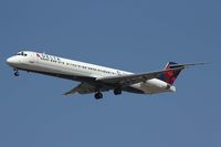 N910DL @ DFW - Landing at DFW Airport
