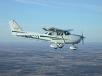 N75727 - Skyhawk 75727 en route from Du Page County Airport for breakfast in Janesville,  Wisconsin. - by G Erikson